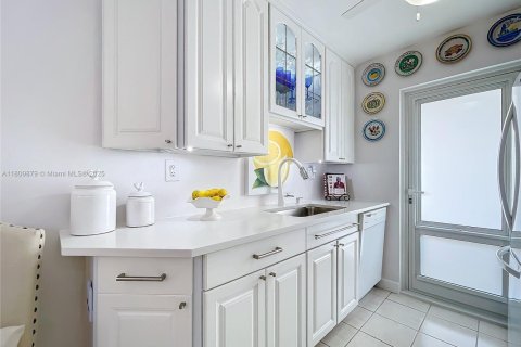 Condo in Pompano Beach, Florida, 2 bedrooms № 1962052 - photo 9