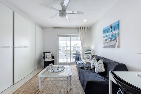 Condo in Pompano Beach, Florida, 2 bedrooms № 1962052 - photo 20