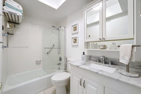 Condo in Pompano Beach, Florida, 2 bedrooms № 1962052 - photo 14