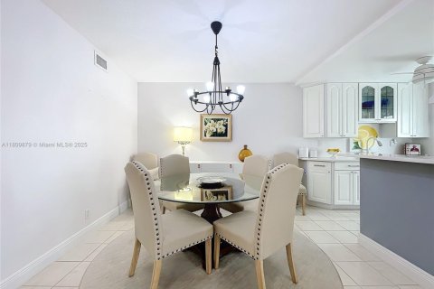 Condo in Pompano Beach, Florida, 2 bedrooms № 1962052 - photo 5