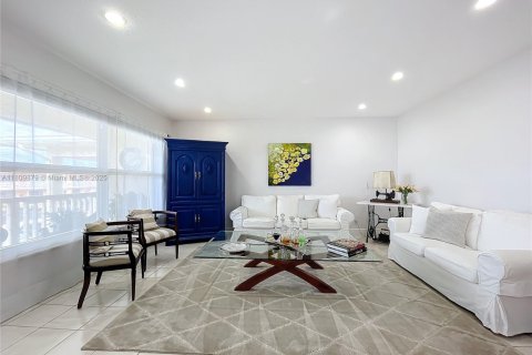 Condo in Pompano Beach, Florida, 2 bedrooms № 1962052 - photo 4