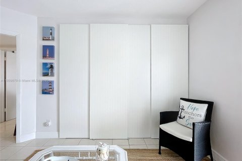 Condo in Pompano Beach, Florida, 2 bedrooms № 1962052 - photo 25