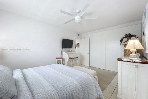 Condo in Pompano Beach, Florida, 2 bedrooms № 1962052 - photo 18