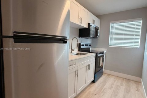 Apartment in Miami, Florida 2 bedrooms, 65.03 sq.m. № 2052993 - photo 2