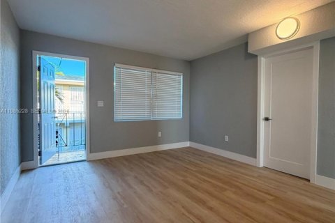 Apartment in Miami, Florida 2 bedrooms, 65.03 sq.m. № 2052993 - photo 6