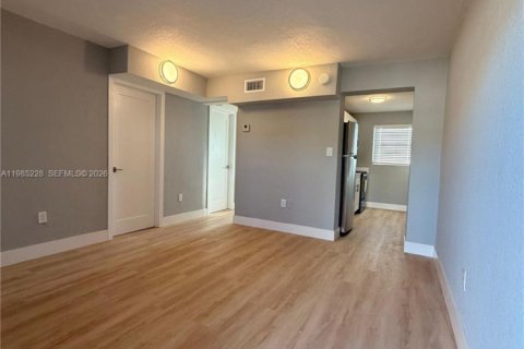 Apartment in Miami, Florida 2 bedrooms, 65.03 sq.m. № 2052993 - photo 5