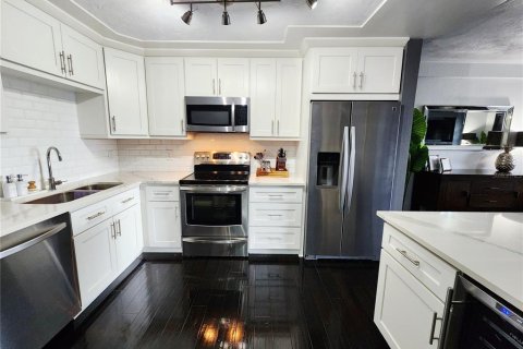 Condominio en venta en Saint Petersburg, Florida, 2 dormitorios, 97.55 m2 № 2198550 - foto 3