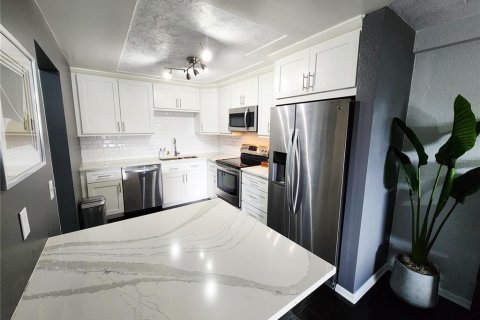 Condominio en venta en Saint Petersburg, Florida, 2 dormitorios, 97.55 m2 № 2198550 - foto 4
