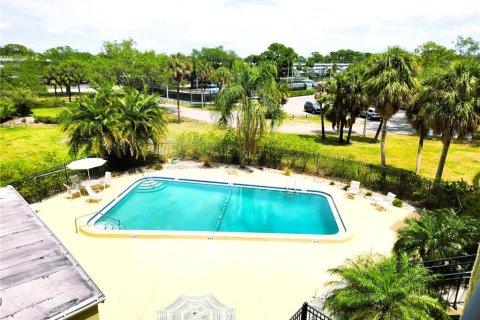 Condominio en venta en Saint Petersburg, Florida, 2 dormitorios, 97.55 m2 № 2198550 - foto 20