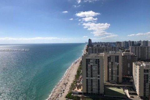 Copropriété à louer à Hallandale Beach, Floride: 1 chambre, 75.34 m2 № 1710835 - photo 2