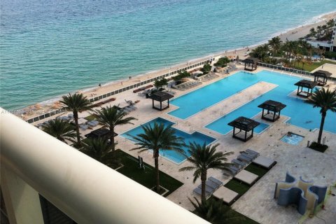 Copropriété à louer à Hallandale Beach, Floride: 1 chambre, 75.34 m2 № 1710835 - photo 4
