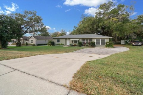 House in Ocala, Florida 3 bedrooms, 124.49 sq.m. № 2395910