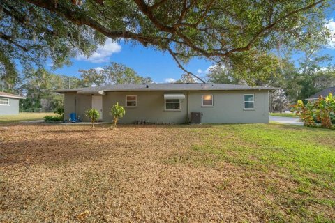 House in Ocala, Florida 3 bedrooms, 124.49 sq.m. № 2395910 - photo 12