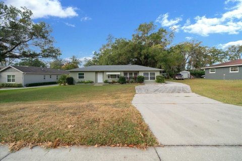 House in Ocala, Florida 3 bedrooms, 124.49 sq.m. № 2395910 - photo 2
