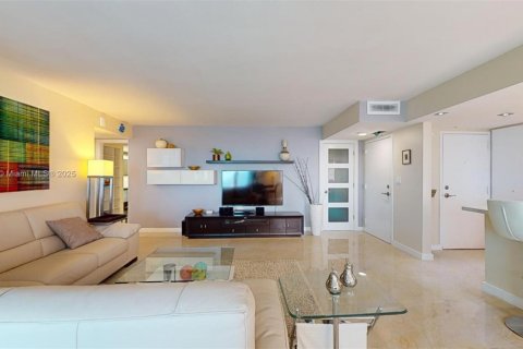 Copropriété à louer à Hallandale Beach, Floride: 2 chambres, 126.16 m2 № 1962637 - photo 20