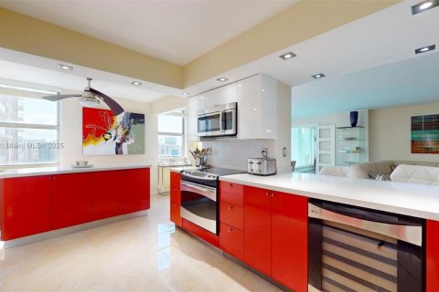 Copropriété à louer à Hallandale Beach, Floride: 2 chambres, 126.16 m2 № 1962637 - photo 8