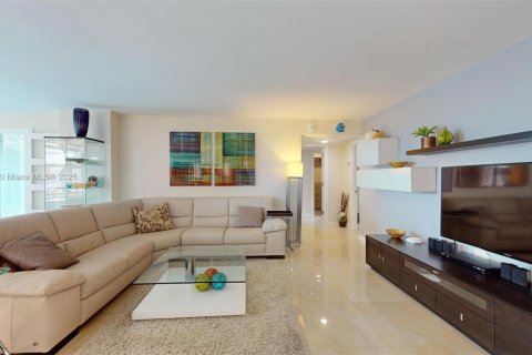 Copropriété à louer à Hallandale Beach, Floride: 2 chambres, 126.16 m2 № 1962637 - photo 2