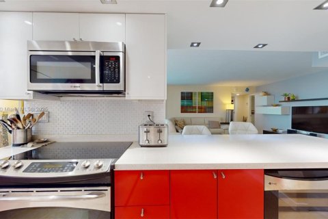 Copropriété à louer à Hallandale Beach, Floride: 2 chambres, 126.16 m2 № 1962637 - photo 9