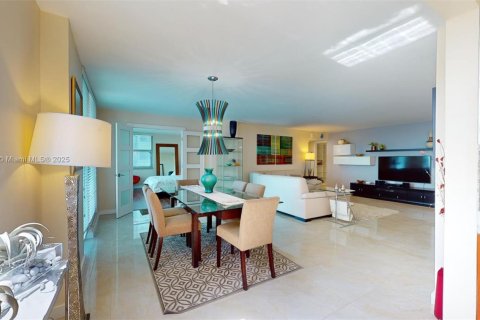 Copropriété à louer à Hallandale Beach, Floride: 2 chambres, 126.16 m2 № 1962637 - photo 14