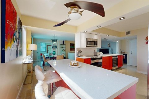 Copropriété à louer à Hallandale Beach, Floride: 2 chambres, 126.16 m2 № 1962637 - photo 13