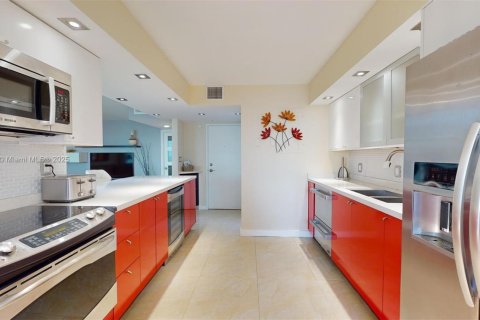 Copropriété à louer à Hallandale Beach, Floride: 2 chambres, 126.16 m2 № 1962637 - photo 11