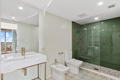 Condo in Surfside, Florida, 2 bedrooms  № 1953216 - photo 24