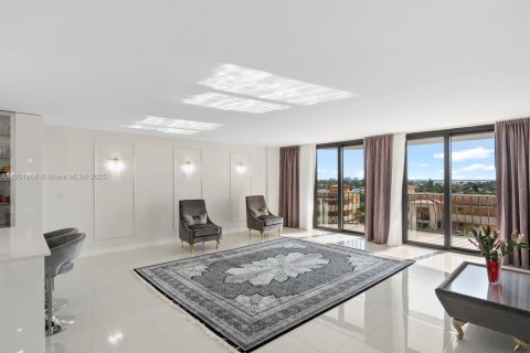 Condo in Surfside, Florida, 2 bedrooms  № 1953216 - photo 6