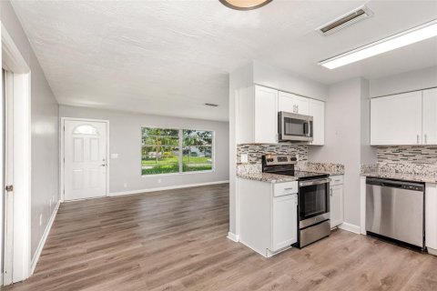 Casa en venta en Cocoa, Florida, 3 dormitorios, 93.65 m2 № 1883880 - foto 9