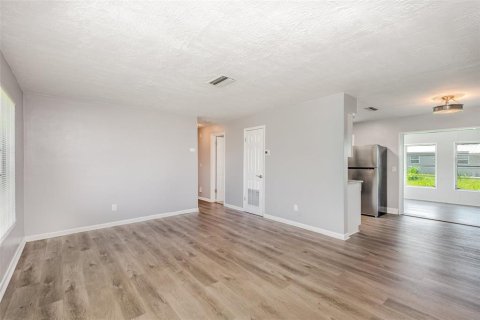 Casa en venta en Cocoa, Florida, 3 dormitorios, 93.65 m2 № 1883880 - foto 5