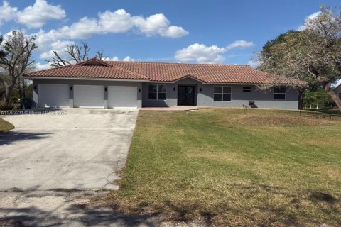 House in Southwest Ranches, Florida 5 bedrooms, 199.74 sq.m. № 1862802 - photo 3