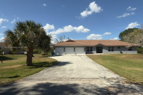 House in Southwest Ranches, Florida 5 bedrooms, 199.74 sq.m. № 1862802 - photo 2