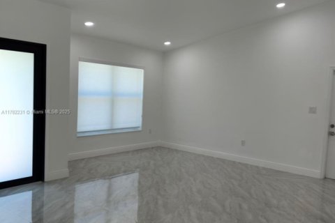 House in Southwest Ranches, Florida 5 bedrooms, 199.74 sq.m. № 1862802 - photo 7
