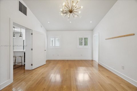 Снять в аренду виллу или дом в Майами, Флорида 4 спальни, 170.85м2, № 2006468 - фото 12