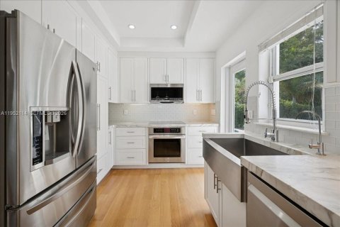 Дом в Майами, Флорида 4 спальни, 170.85м2 № 2006468