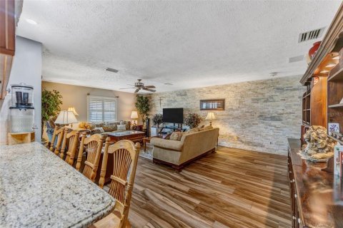 House in Valrico, Florida 3 bedrooms, 172.24 sq.m. № 2321363 - photo 9