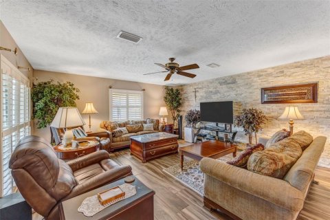 House in Valrico, Florida 3 bedrooms, 172.24 sq.m. № 2321363 - photo 11