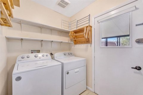 House in Valrico, Florida 3 bedrooms, 172.24 sq.m. № 2321363 - photo 26