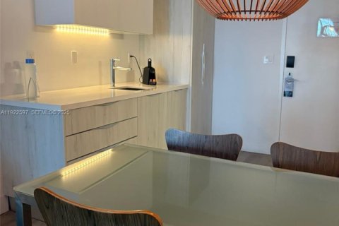 Condo in Miami Beach, Florida, 1 bedroom  № 1976689 - photo 9
