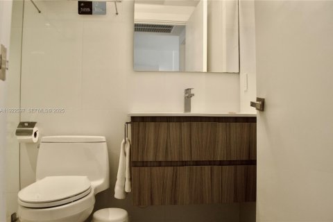 Condo in Miami Beach, Florida, 1 bedroom  № 1976689 - photo 21