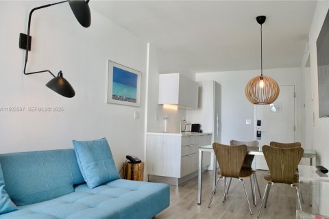 Condo in Miami Beach, Florida, 1 bedroom  № 1976689 - photo 10