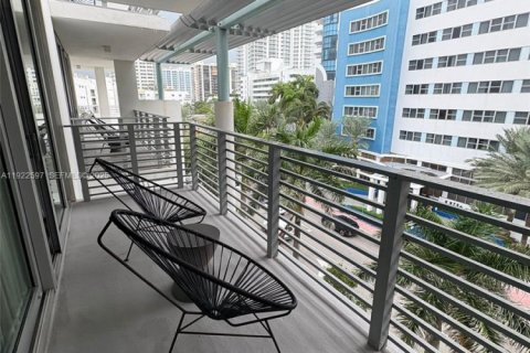 Condo in Miami Beach, Florida, 1 bedroom  № 1976689 - photo 24