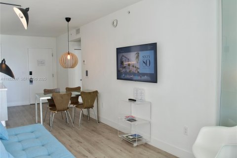 Condo in Miami Beach, Florida, 1 bedroom  № 1976689 - photo 8