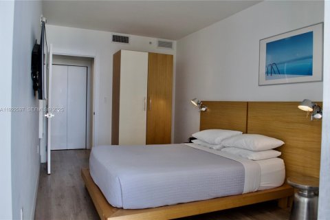 Condo in Miami Beach, Florida, 1 bedroom  № 1976689 - photo 16