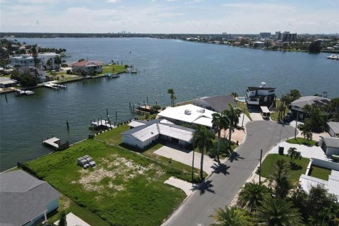 Land in Treasure Island, Florida № 2290599