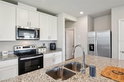 Townhouse in Ocoee, Florida 3 bedrooms, 167.97 sq.m. № 1688467 - photo 12