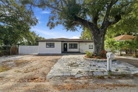 Villa ou maison à Tampa, Floride 3 chambres, 121.89 m2 № 1998485