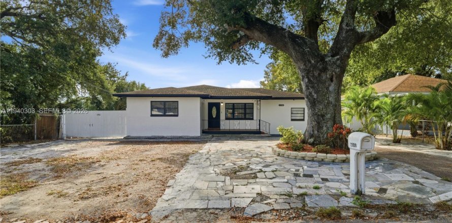 Villa ou maison à Tampa, Floride 3 chambres, 121.89 m2 № 1998485