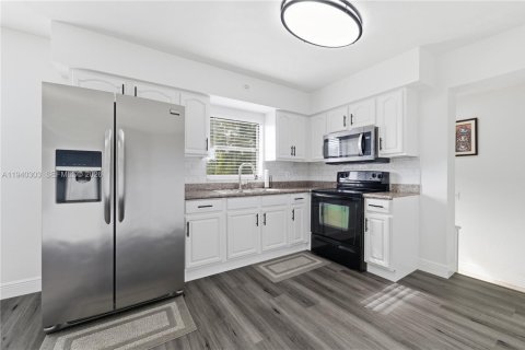 Villa ou maison à vendre à Tampa, Floride: 3 chambres, 121.89 m2 № 1998485 - photo 13