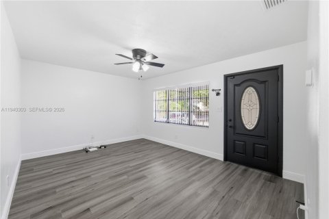 Villa ou maison à vendre à Tampa, Floride: 3 chambres, 121.89 m2 № 1998485 - photo 2