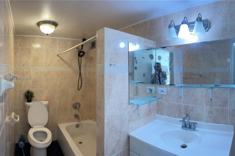 Condo in Sunny Isles Beach, Florida, 1 bedroom  № 1812179 - photo 5